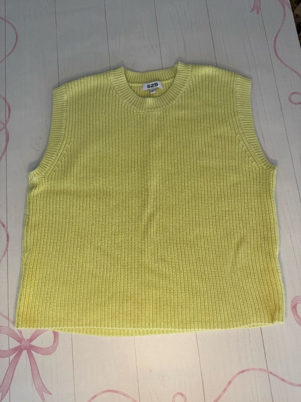 525 America ribbed-knit sweater vest in vibrant lime/yellow size XS/S